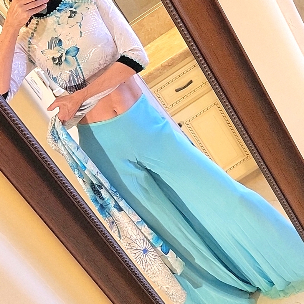 Gorgeous Vietnamese áo dài - Long Tunic Over Pants,  XS - Picture 9 of 16